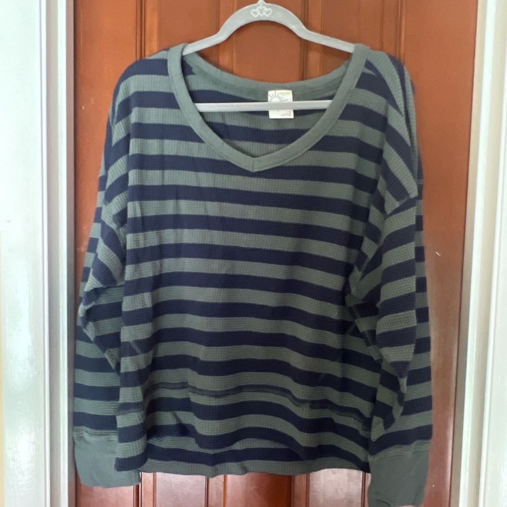 love this everyday light weight aerie sweater!